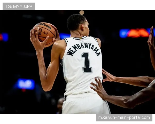 马刺文班亚马29分8篮板4封盖统治内线 六人得分上双击溃火箭防线